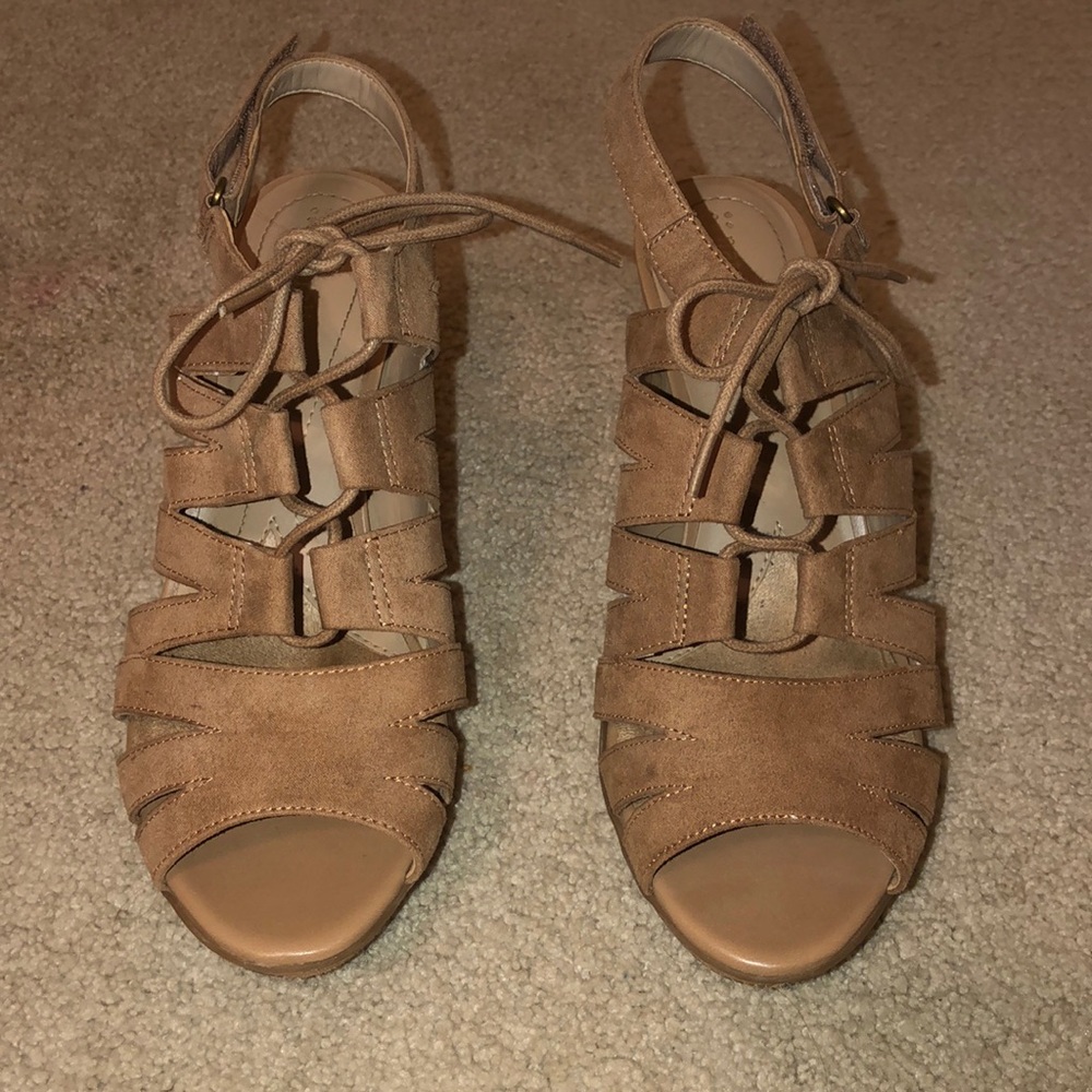 Tan, suede sandal/heels